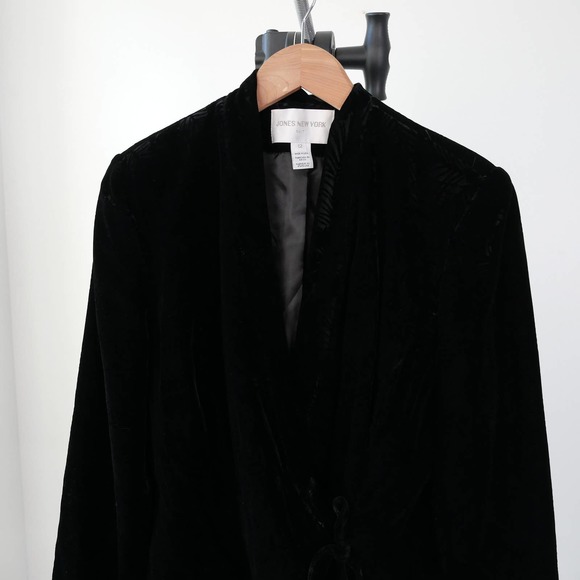 Vintage Black Velvet Blazer - Picture 5 of 8